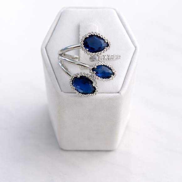 Jewelry - Elegant Silver and Blue Teardrop Ring